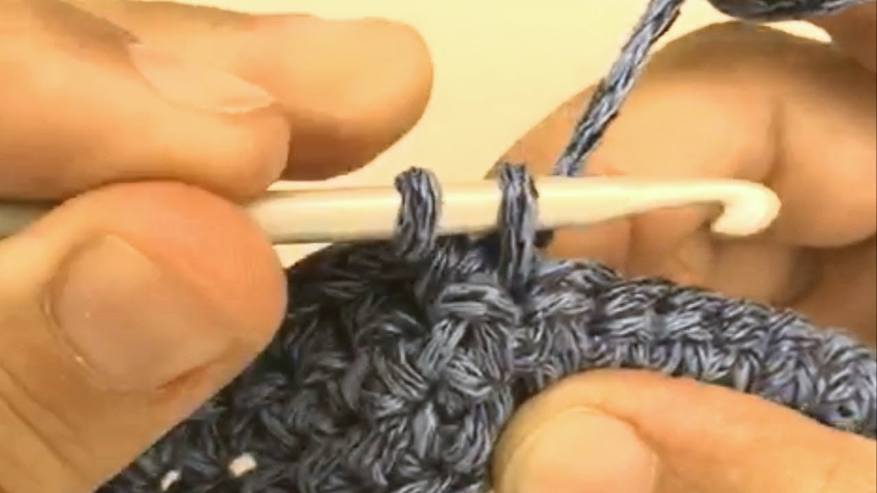 Comment faire des mailles serrées au crochet pour les gauchers