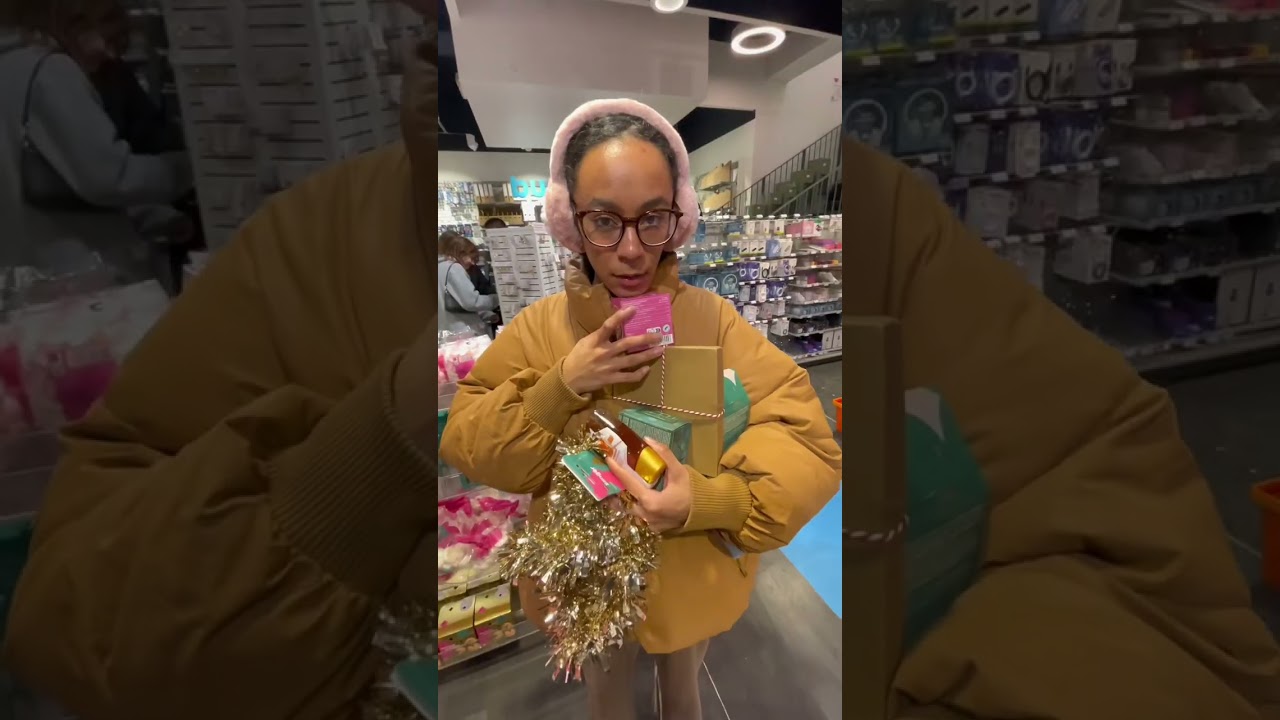 Partie 1 - Je crée une ambiance de Noël dans mon studio étudiant #studio #appartement #deco