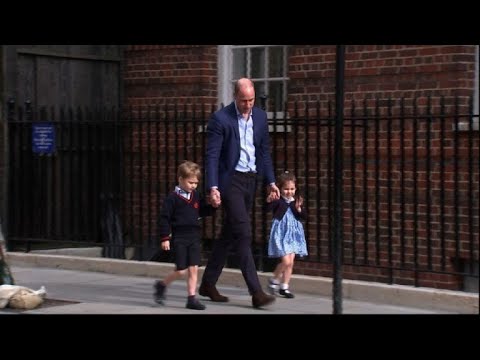 Londres: William, George et Charlotte arrivent à la maternité
